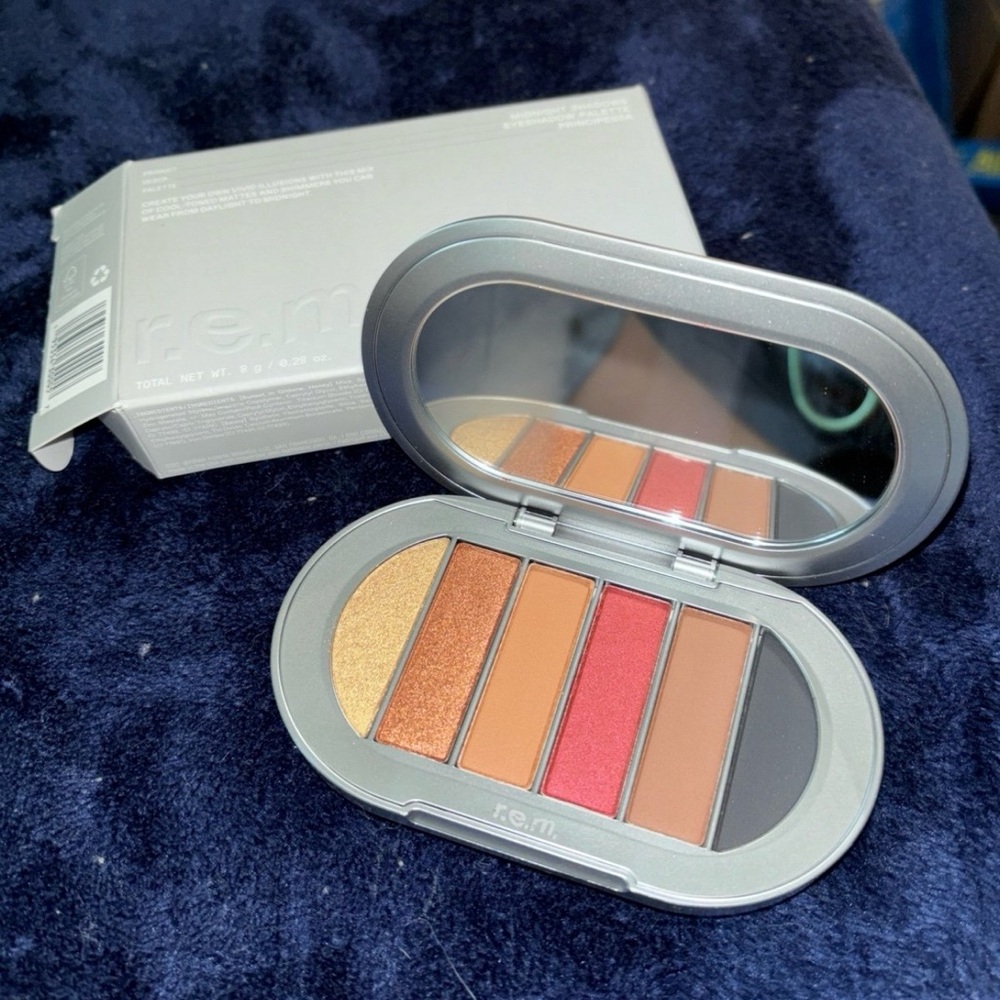 NIB - R.E.M. Beauty Midnight Shadows Eyeshadow Palette - Principessa